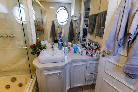 Apartamento à venda com 108m², 3 quartos e 2 vagas Apartamento à venda com 108m², 3 quartos e 2 vagasBanheiro da Suíte