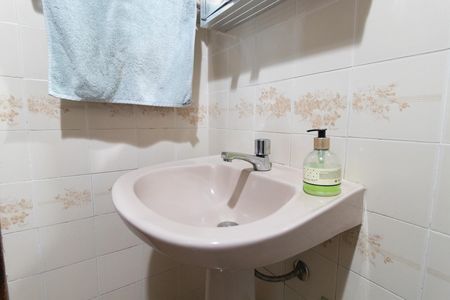 Casa à venda com 160m², 4 quartos e 2 vagas Casa à venda com 160m², 4 quartos e 2 vagasBanheiro Social