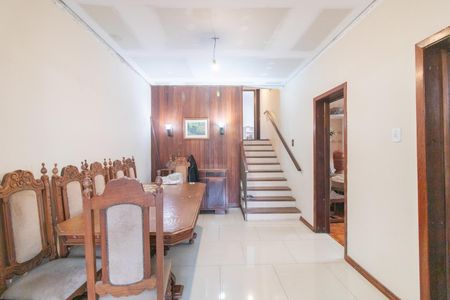 Casa à venda com 160m², 4 quartos e 2 vagas Casa à venda com 160m², 4 quartos e 2 vagasSala