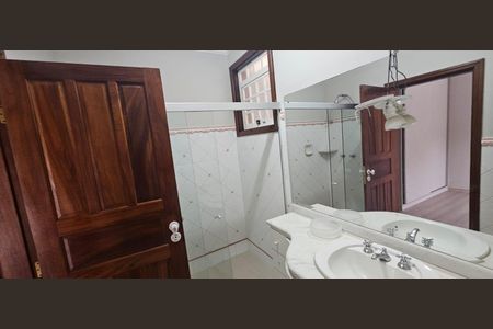 Casa à venda com 234m², 4 quartos e 4 vagas Casa à venda com 234m², 4 quartos e 4 vagasBanheiro 3