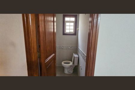 Casa à venda com 234m², 4 quartos e 4 vagas Casa à venda com 234m², 4 quartos e 4 vagasBanheiro 5