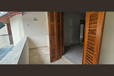 Casa à venda com 234m², 4 quartos e 4 vagas Casa à venda com 234m², 4 quartos e 4 vagasQuarto 1