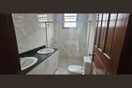 Casa à venda com 234m², 4 quartos e 4 vagas Casa à venda com 234m², 4 quartos e 4 vagasBanheiro 1