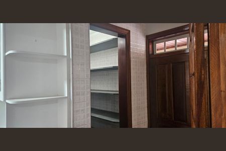 Casa à venda com 234m², 4 quartos e 4 vagas Casa à venda com 234m², 4 quartos e 4 vagasCozinha