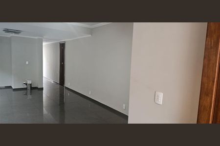 Casa à venda com 234m², 4 quartos e 4 vagas Casa à venda com 234m², 4 quartos e 4 vagasSala