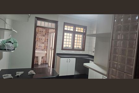 Casa à venda com 234m², 4 quartos e 4 vagas Casa à venda com 234m², 4 quartos e 4 vagasCozinha