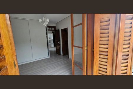 Casa à venda com 234m², 4 quartos e 4 vagas Casa à venda com 234m², 4 quartos e 4 vagasQuarto 3