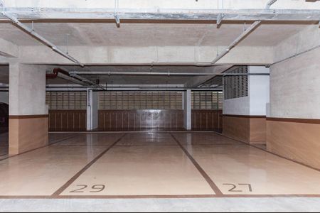 Apartamento à venda com 144m², 3 quartos e 3 vagas Apartamento à venda com 144m², 3 quartos e 3 vagasÁrea comum - Garagem