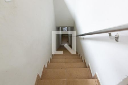 Casa para alugar com 70m², 2 quartos e 1 vagaEscada