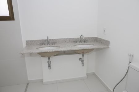 Apartamento à venda com 144m², 3 quartos e 3 vagasBanheiro da Suíte 1