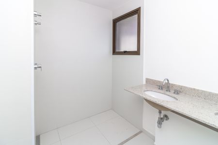 Apartamento à venda com 144m², 3 quartos e 3 vagas Apartamento à venda com 144m², 3 quartos e 3 vagasBanheiro da Suíte 2