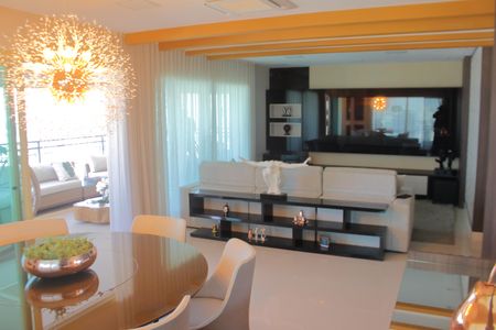 Apartamento à venda com 256m², 4 quartos e 6 vagasSala