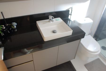 Apartamento à venda com 256m², 4 quartos e 6 vagasBanheiro da Suíte 2