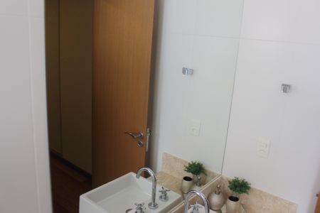 Apartamento à venda com 256m², 4 quartos e 6 vagasBanheiro da Suíte 3