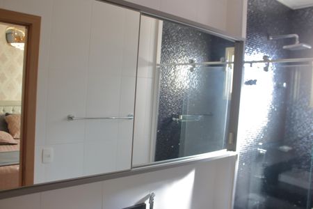 Apartamento à venda com 256m², 4 quartos e 6 vagasBanheiro da Suíte 2