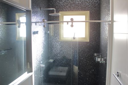 Apartamento à venda com 256m², 4 quartos e 6 vagasBanheiro da Suíte 2