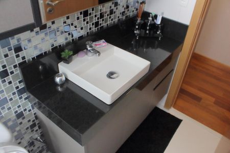 Apartamento à venda com 256m², 4 quartos e 6 vagasBanheiro da Suíte 1