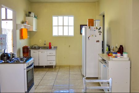 Casa à venda com 180m², 2 quartos e 2 vagas Casa à venda com 180m², 2 quartos e 2 vagasCozinha