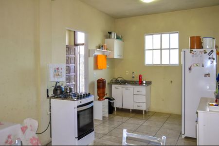 Casa à venda com 180m², 2 quartos e 2 vagas Casa à venda com 180m², 2 quartos e 2 vagasCozinha