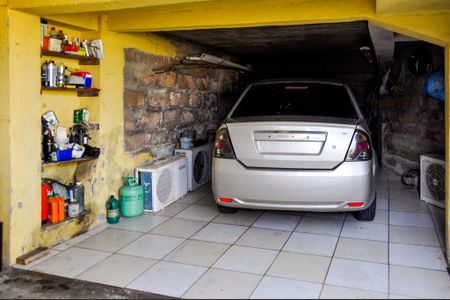 Casa à venda com 180m², 2 quartos e 2 vagas Casa à venda com 180m², 2 quartos e 2 vagasGaragem