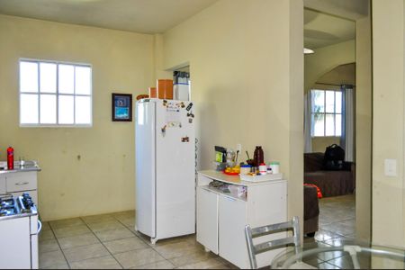 Casa à venda com 180m², 2 quartos e 2 vagas Casa à venda com 180m², 2 quartos e 2 vagasCozinha