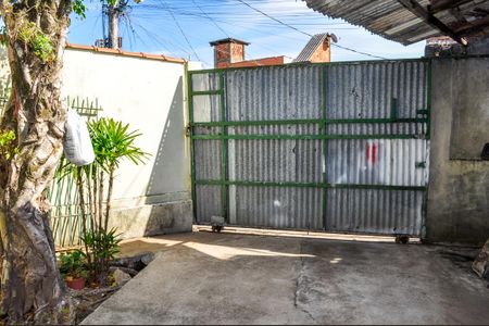 Casa à venda com 180m², 2 quartos e 2 vagas Casa à venda com 180m², 2 quartos e 2 vagasQuintal