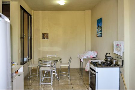 Casa à venda com 180m², 2 quartos e 2 vagas Casa à venda com 180m², 2 quartos e 2 vagasCozinha