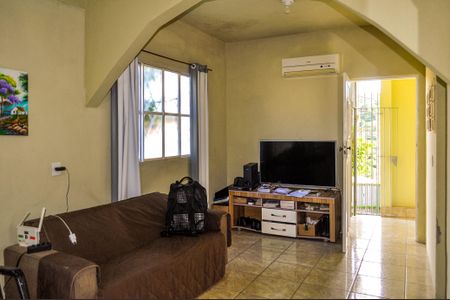 Casa à venda com 180m², 2 quartos e 2 vagas Casa à venda com 180m², 2 quartos e 2 vagasSala