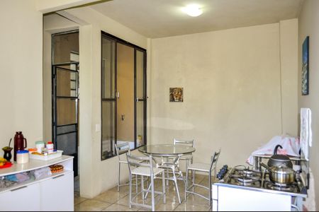 Casa à venda com 180m², 2 quartos e 2 vagas Casa à venda com 180m², 2 quartos e 2 vagasCozinha