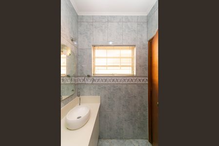 Casa à venda com 280m², 3 quartos e 5 vagasBanheiro da Suíte 1