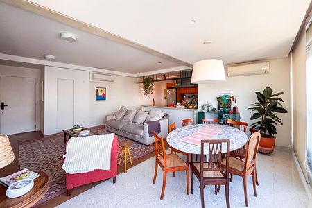 Apartamento para alugar com 121m², 2 quartos e 2 vagas Apartamento para alugar com 121m², 2 quartos e 2 vagasVaranda