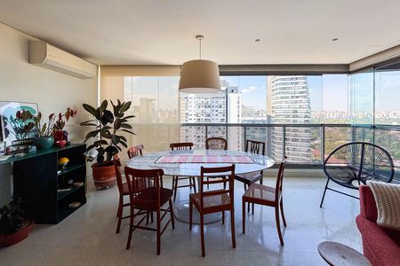 Apartamento para alugar com 121m², 2 quartos e 2 vagas Apartamento para alugar com 121m², 2 quartos e 2 vagasVaranda