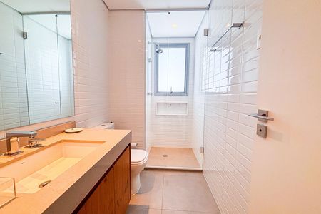 Apartamento para alugar com 121m², 2 quartos e 2 vagas Apartamento para alugar com 121m², 2 quartos e 2 vagasBanheiro da Suíte 1