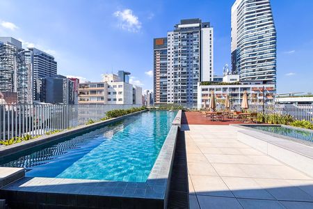 Apartamento para alugar com 121m², 2 quartos e 2 vagas Apartamento para alugar com 121m², 2 quartos e 2 vagasÁrea comum - Piscina
