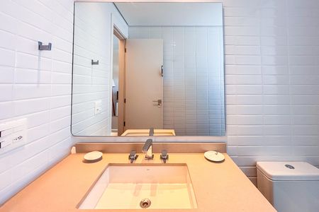 Apartamento para alugar com 121m², 2 quartos e 2 vagas Apartamento para alugar com 121m², 2 quartos e 2 vagasBanheiro da Suíte 1