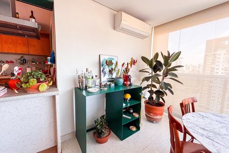 Apartamento para alugar com 121m², 2 quartos e 2 vagas Apartamento para alugar com 121m², 2 quartos e 2 vagasVaranda