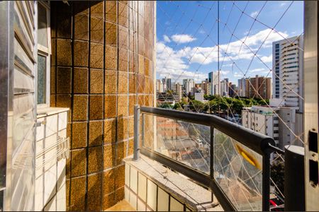 Apartamento para alugar com 191m², 3 quartos e 2 vagas Apartamento para alugar com 191m², 3 quartos e 2 vagasVaranda