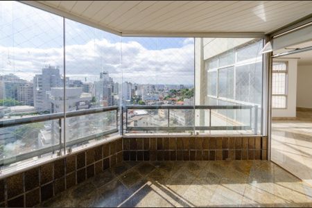 Apartamento para alugar com 191m², 3 quartos e 2 vagas Apartamento para alugar com 191m², 3 quartos e 2 vagasVaranda