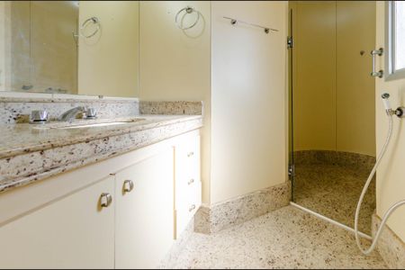 Apartamento para alugar com 191m², 3 quartos e 2 vagas Apartamento para alugar com 191m², 3 quartos e 2 vagasBanheiro suíte