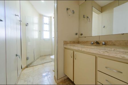 Apartamento para alugar com 191m², 3 quartos e 2 vagas Apartamento para alugar com 191m², 3 quartos e 2 vagasBanheiro