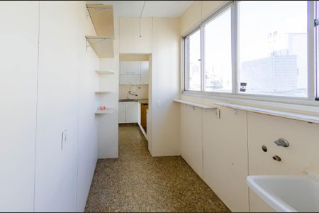 Apartamento para alugar com 191m², 3 quartos e 2 vagas Apartamento para alugar com 191m², 3 quartos e 2 vagasÁrea de serviço