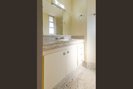 Apartamento para alugar com 191m², 3 quartos e 2 vagas Apartamento para alugar com 191m², 3 quartos e 2 vagasBanheiro suíte