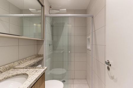 Banheiro de kitnet/studio para alugar com 1 quarto, 27m² em Santa Ifigênia, São Paulo