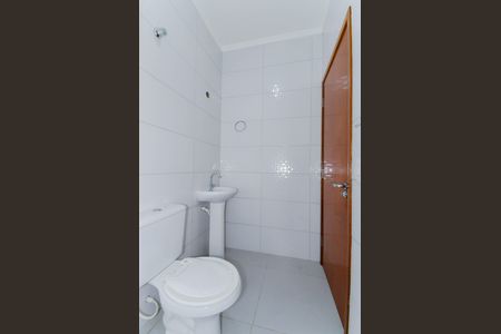 Casa para alugar com 76m², 2 quartos e 1 vaga Casa para alugar com 76m², 2 quartos e 1 vagaBanheiro Social