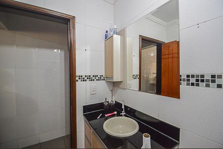 Casa à venda com 162m², 4 quartos e 2 vagas Casa à venda com 162m², 4 quartos e 2 vagasBanheiro 1