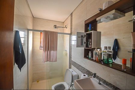 Casa à venda com 162m², 4 quartos e 2 vagas Casa à venda com 162m², 4 quartos e 2 vagasBanheiro da Suíte