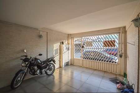 Casa à venda com 162m², 4 quartos e 2 vagas Casa à venda com 162m², 4 quartos e 2 vagasGaragem