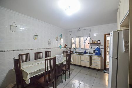 Casa à venda com 162m², 4 quartos e 2 vagas Casa à venda com 162m², 4 quartos e 2 vagasCozinha