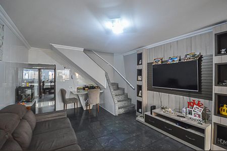 Casa à venda com 162m², 4 quartos e 2 vagas Casa à venda com 162m², 4 quartos e 2 vagasSala