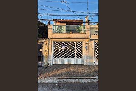 Casa à venda com 162m², 4 quartos e 2 vagas Casa à venda com 162m², 4 quartos e 2 vagasFachada